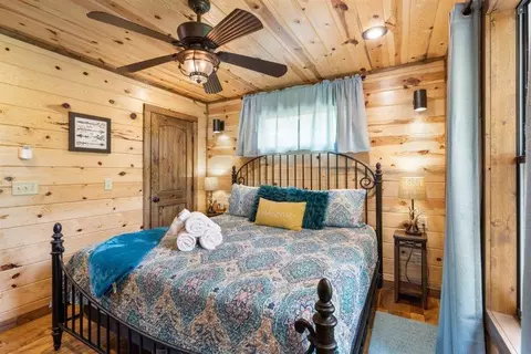 Bedroom - 265 Sugarberry Trl, Broken Bow, OK 74728 photo 3 of 3