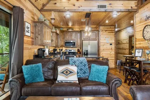 Living - 265 Sugarberry Trl, Broken Bow, OK 74728 photo 5 of 5