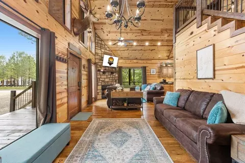 Living - 265 Sugarberry Trl, Broken Bow, OK 74728 photo 4 of 5