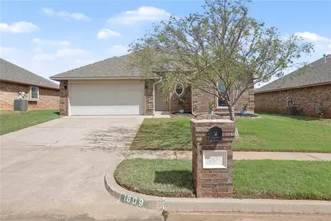 Exterior - 1609 Chambers St, Norman, OK 73071 photo 2 of 3