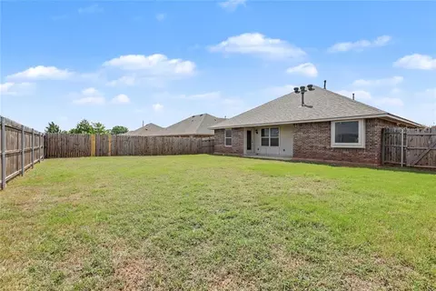 Exterior - 1609 Chambers St, Norman, OK 73071 photo 3 of 3