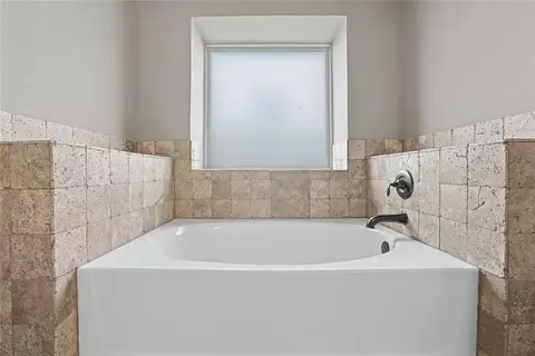 Bath - 1609 Chambers St, Norman, OK 73071 photo 2 of 4
