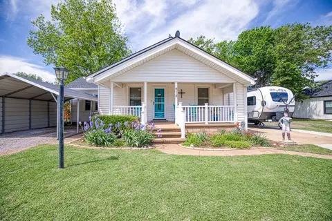918 S 7th St, Kingfisher, OK 73750