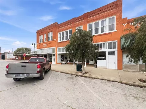 129 S Oklahoma Ave, Mangum, OK 73554