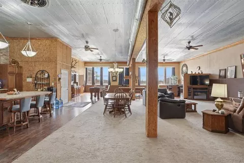 129 S Oklahoma Ave, Mangum, OK 73554