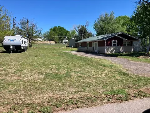306 S 2nd St, Rush Springs, OK 73082
