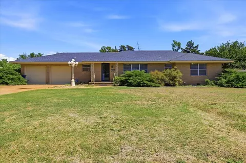 616 N Broadway St, Hobart, OK 73651