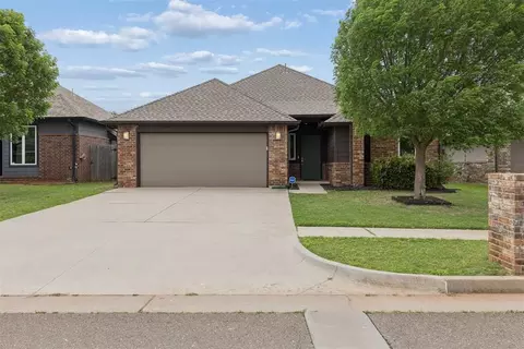 17605 Black Hawk Dr, Edmond, OK 73012