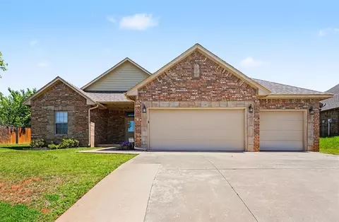 2400 Bretton Ln, Edmond, OK 73012