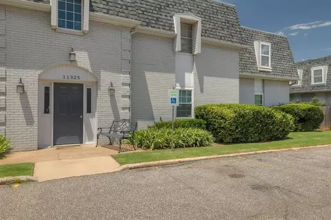 11325 N May Ave #D, Oklahoma City, OK 73120