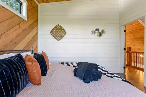 Bedroom - 407 Split Log Trl, Broken Bow, OK 74728 photo 6 of 9