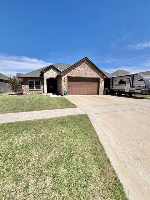 2105 Longhorn Trl, Altus, OK 73521