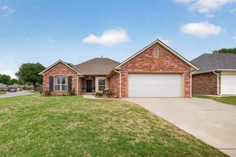 12513 SW 7th St, Yukon, OK 73099