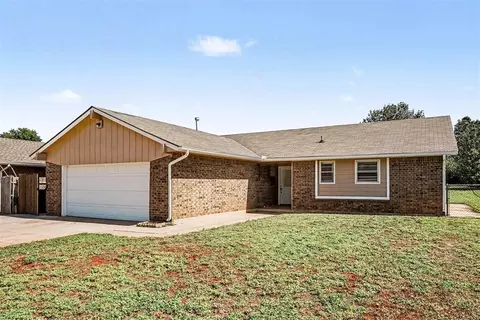 3821 W Oakcliff Dr, Oklahoma City, OK 73135