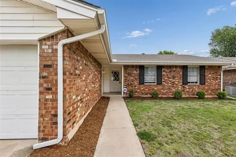 811 Garden Grove Rd, Yukon, OK 73099
