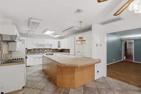 Kitchen - 6340 Weavers Corner Rd, Noble, OK 73068 photo 1 of 6