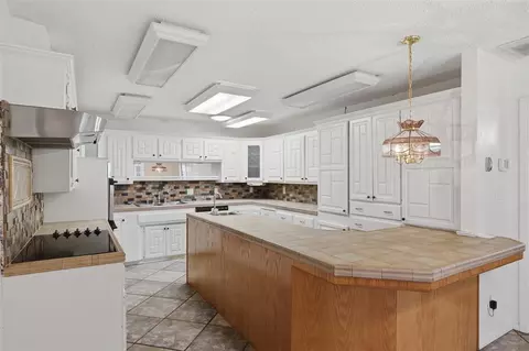 Kitchen - 6340 Weavers Corner Rd, Noble, OK 73068 photo 2 of 6