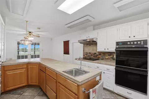 Kitchen - 6340 Weavers Corner Rd, Noble, OK 73068 photo 3 of 6