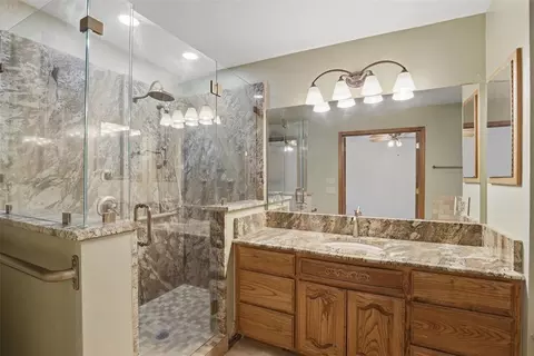 Bath - 6340 Weavers Corner Rd, Noble, OK 73068 photo 2 of 7