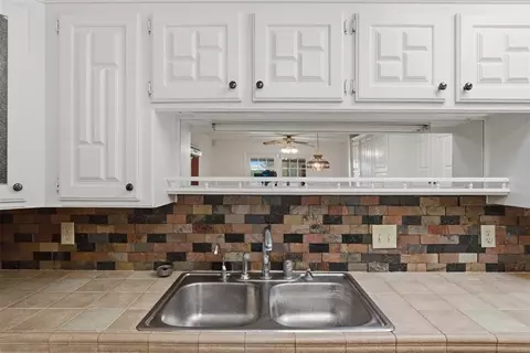 Kitchen - 6340 Weavers Corner Rd, Noble, OK 73068 photo 4 of 6