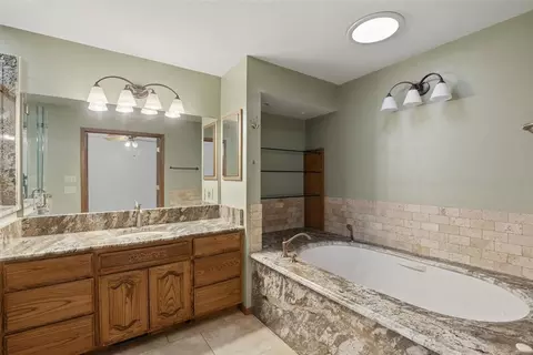Bath - 6340 Weavers Corner Rd, Noble, OK 73068 photo 1 of 7