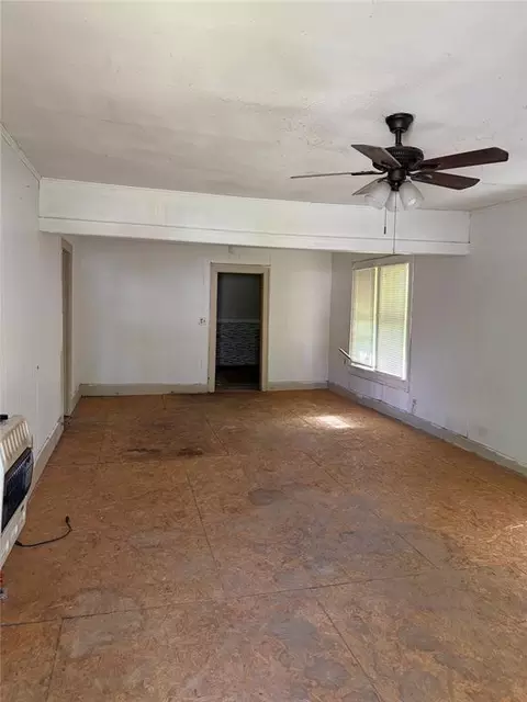 Living - 911 E 3rd St, Cushing, OK 74023 photo 2 of 2