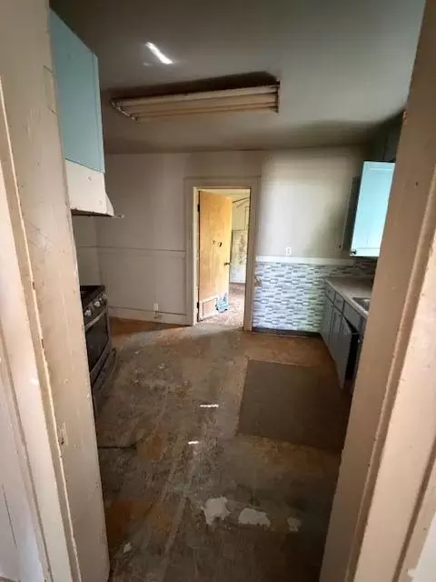 Entry Way - 911 E 3rd St, Cushing, OK 74023 photo 2 of 2