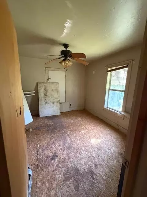 Bedroom - 911 E 3rd St, Cushing, OK 74023 photo 3 of 4