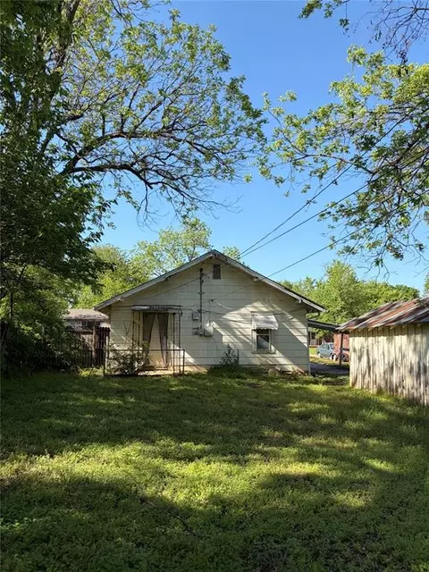 Exterior - 911 E 3rd St, Cushing, OK 74023 photo 4 of 4