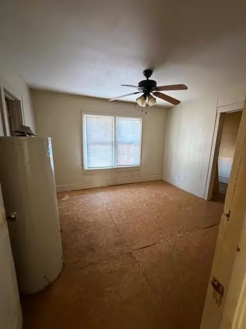 Bedroom - 911 E 3rd St, Cushing, OK 74023 photo 4 of 4