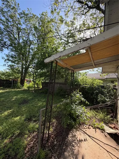 Exterior - 911 E 3rd St, Cushing, OK 74023 photo 2 of 4