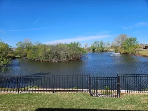 7605 NW Meadow Lake Dr, Yukon, OK 73099