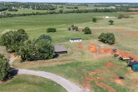 118 E Sugar Creek Dr, Binger, OK 73009