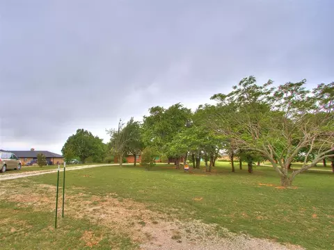 Exterior - 954 S Sara Rd, Tuttle, OK 73089 photo 5 of 15