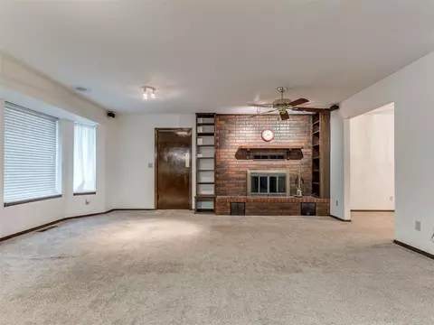 Living - 954 S Sara Rd, Tuttle, OK 73089 photo 6 of 7