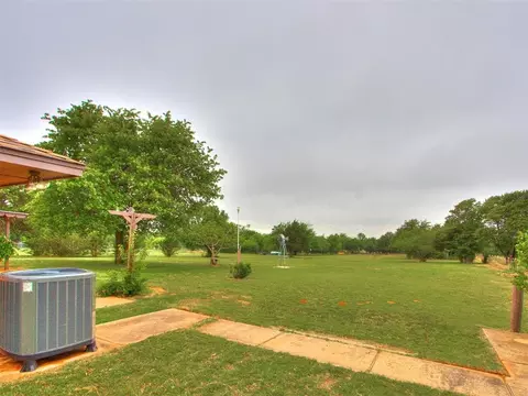 Exterior - 954 S Sara Rd, Tuttle, OK 73089 photo 8 of 15