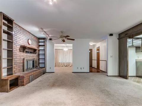Living - 954 S Sara Rd, Tuttle, OK 73089 photo 4 of 7