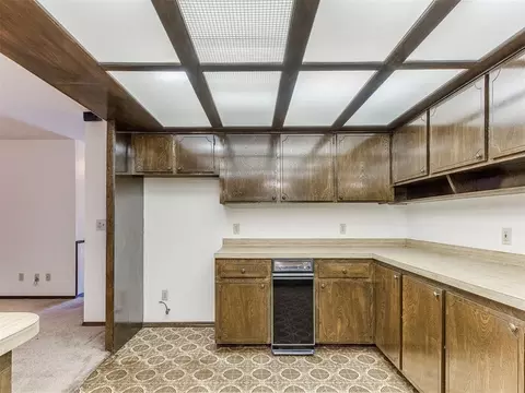 Kitchen - 954 S Sara Rd, Tuttle, OK 73089 photo 4 of 5