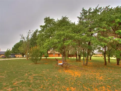 Exterior - 954 S Sara Rd, Tuttle, OK 73089 photo 6 of 15