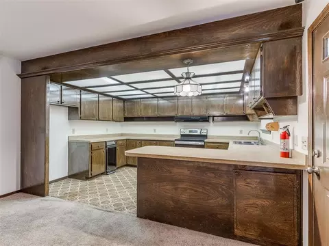 Kitchen - 954 S Sara Rd, Tuttle, OK 73089 photo 3 of 5