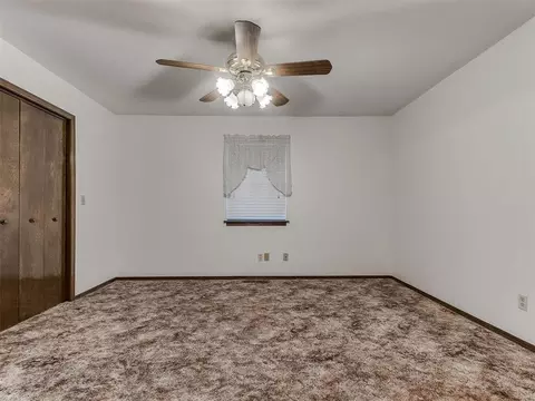 Bedroom - 954 S Sara Rd, Tuttle, OK 73089 photo 6 of 7