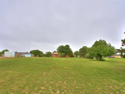 Exterior - 954 S Sara Rd, Tuttle, OK 73089 photo 11 of 15