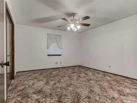 Bedroom - 954 S Sara Rd, Tuttle, OK 73089 photo 5 of 7