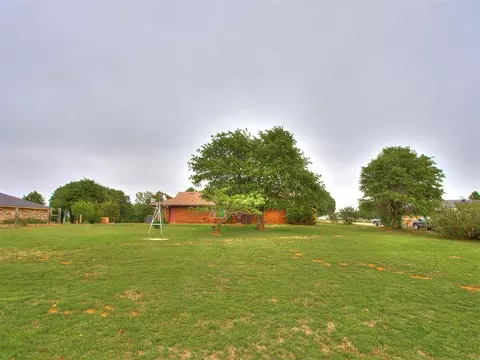 Exterior - 954 S Sara Rd, Tuttle, OK 73089 photo 12 of 15