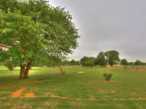 Exterior - 954 S Sara Rd, Tuttle, OK 73089 photo 9 of 15