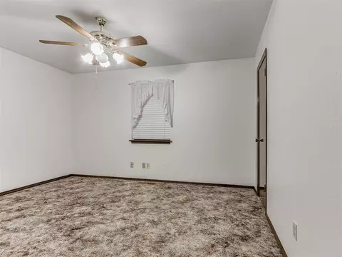 Bedroom - 954 S Sara Rd, Tuttle, OK 73089 photo 3 of 7