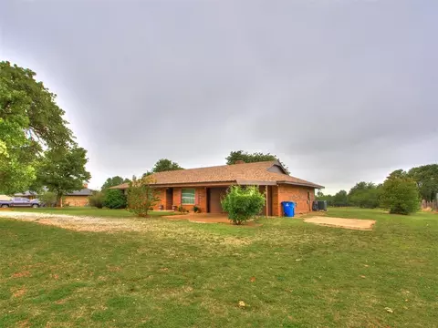 Exterior - 954 S Sara Rd, Tuttle, OK 73089 photo 7 of 15