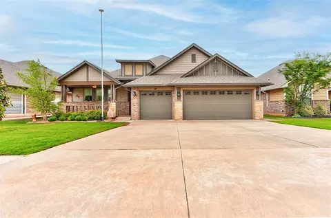 2712 Pebble Creek St, Moore, OK 73160