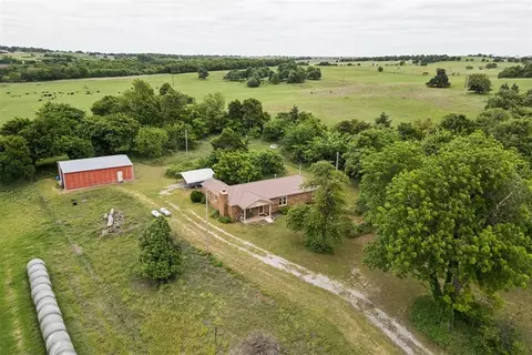 41057 County Street 2720, Cement, OK 73017