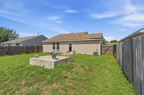 Exterior - 116 Rob Ln, Edmond, OK 73003 photo 8 of 8